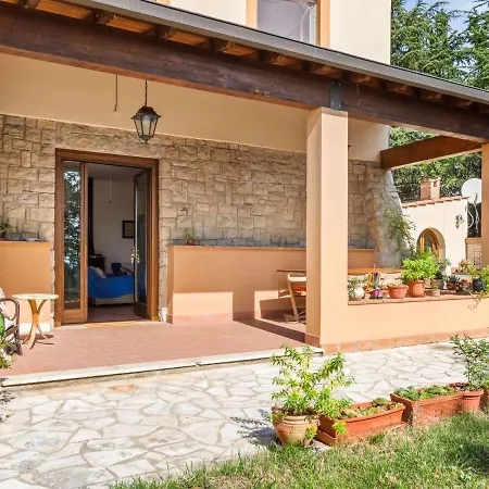 Inviting Farmhouse In With Garden *