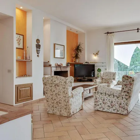 Holiday home Inviting Farmhouse In With Garden *