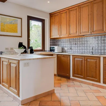 Inviting Farmhouse In With Garden San Venanzo